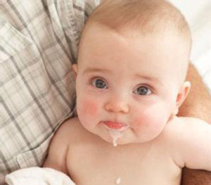 宝宝嘴上都是奶水