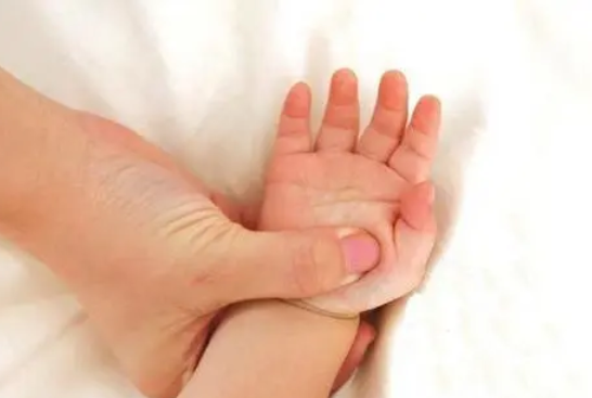 [湖南永州]人乳分析仪厂家先容：国康母乳检测仪让宝宝的“食物”营养更全面!